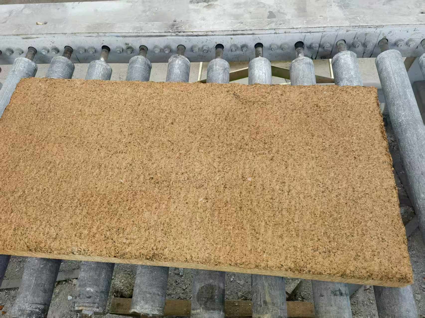 吉林省 菠萝面老石板，做旧仿古石，流水线生产加工