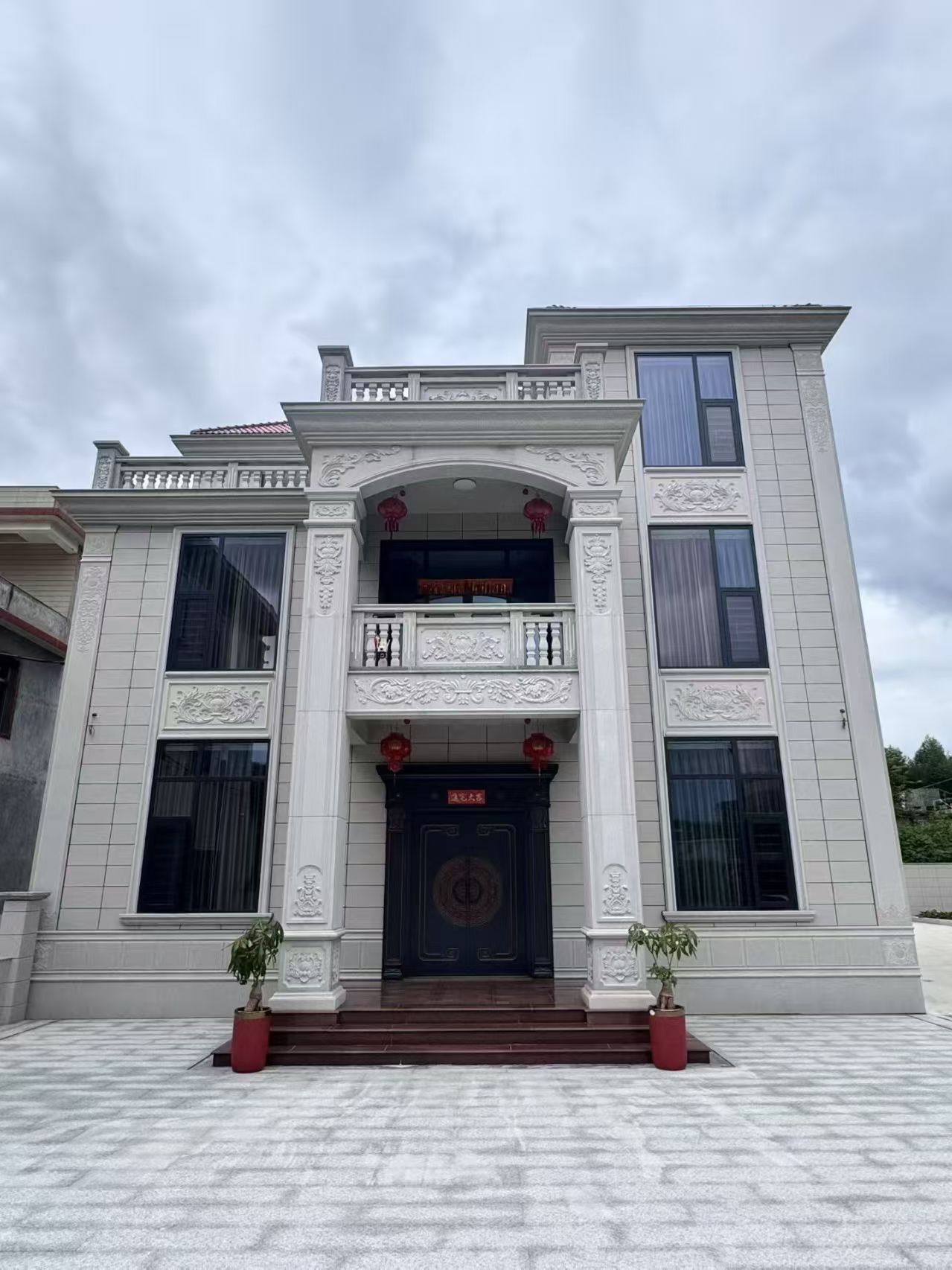 吉林省 芝麻白石材别墅干挂案例展示